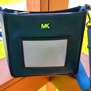 MICHAEL KORS MESSENGER